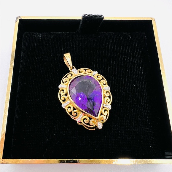 10KT Gold Large Pear Shaped Amethyst Necklace Pendant